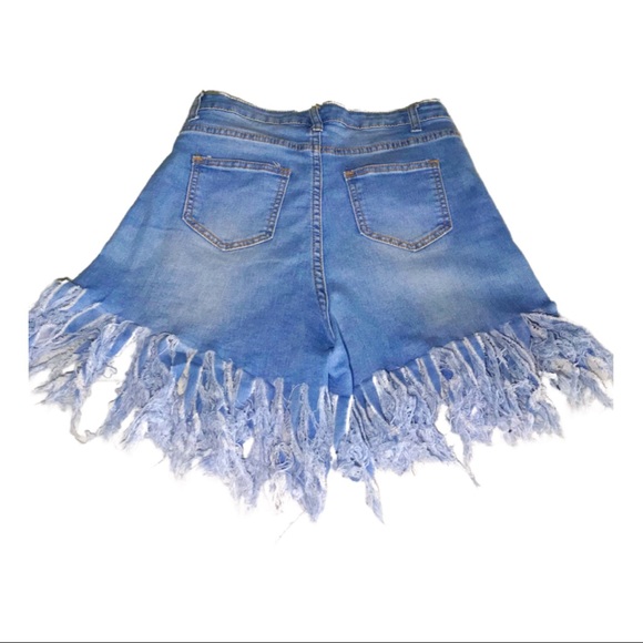 Size 6 fringe shorts 🔥 - Picture 4 of 5